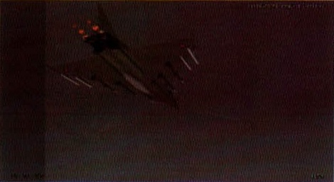 Eurofighter-ul în viraj, cu postcombustia aprinsă