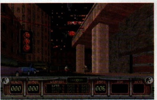 Imagine din Shadow Warrior: stradă nocturnă, cu bara de stare completă. Legenda din pagină: „Shadow Warrior, tot 1st person, tot violent, tot 3D. Doar mai la umbră."