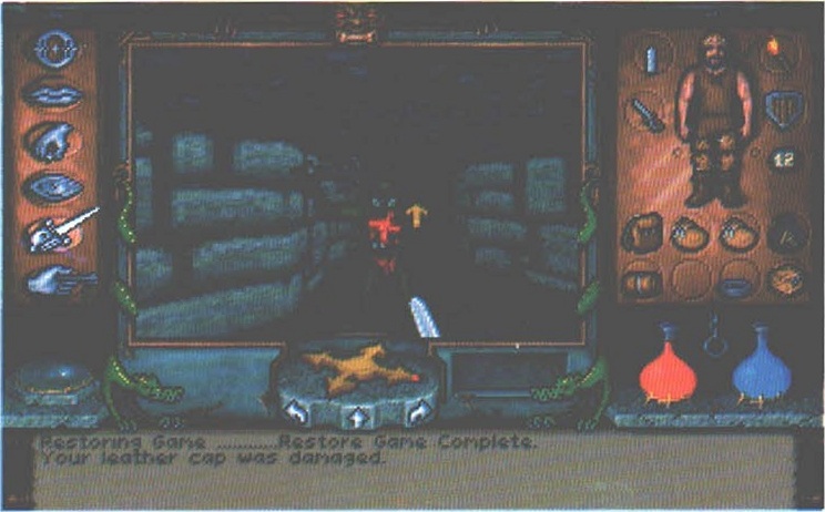 Interfața cu icoane, inventarul și un personaj barbos; în bara de mesaje „Restoring Game...... Restore Game Complete." și „Your leather cap was damaged." (fără text de legendă tipărit)