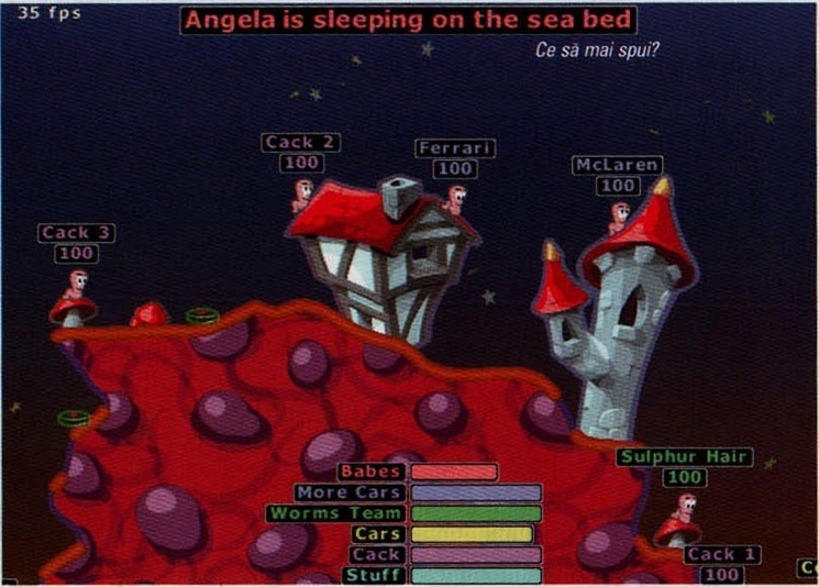 Screenshotul mare din capul paginii („Angela is sleeping on the sea bed”); legenda revistei, „Ce să mai spui?”, este tipărită peste cer, în dreapta sus