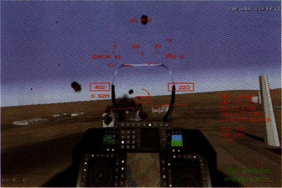 Vedere din carlingă („VIRTUAL COCKPIT”), cu HUD-ul și panourile de bord. Legenda verde suprapusă în colțul din dreapta-jos este ilizibilă în scan