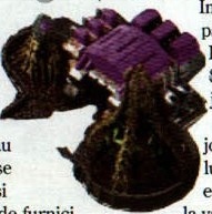 Decupaj cu contur neregulat, între coloanele 1 și 2: o clădire violet pe o stâncă și o cupolă întunecată dedesubt. Textul curge în jurul conturului, așa că dreptunghiul care cuprinde tot desenul prinde inevitabil și câteva litere din coloanele vecine.