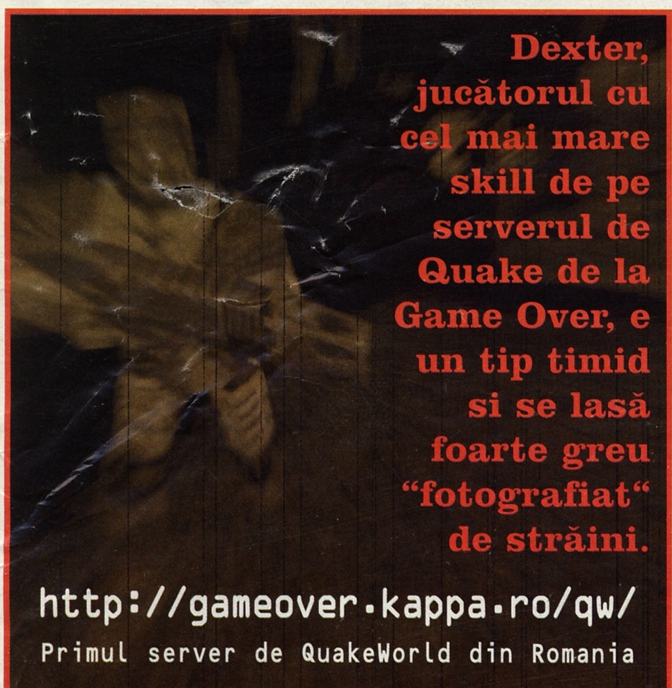Anunț casă: fotografie întunecată a unui jucător, cu textul roșu despre "Dexter" și adresa serverului de QuakeWorld