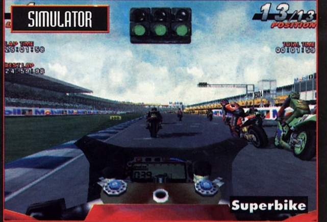Panou "SIMULATOR": captură de ecran Superbike (grilă de start, vedere din cockpit-ul motocicletei)