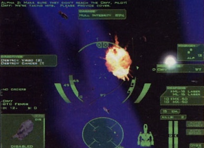 Screenshot Descent: Freespace: luptă spațială cu o navă în flăcări și HUD verde de țintire
