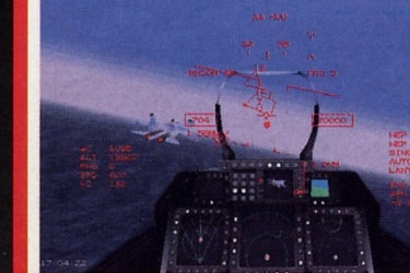 Screenshot F22: A.D.F.: vedere din cabină cu HUD roșu de țintire, două avioane vizibile